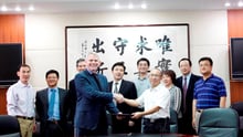 World Animal Protection sign an MOU with DRC, one of China Central Government's leading research institutes. 