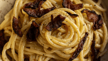 A close-up of vegan carbonara with mushrooms.