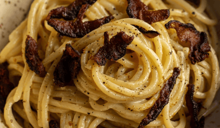 A close-up of vegan carbonara with mushrooms.