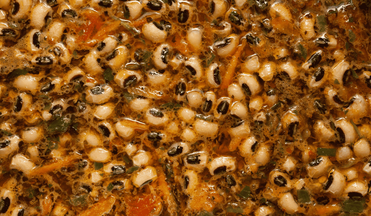 Stewed black-eyed peas.